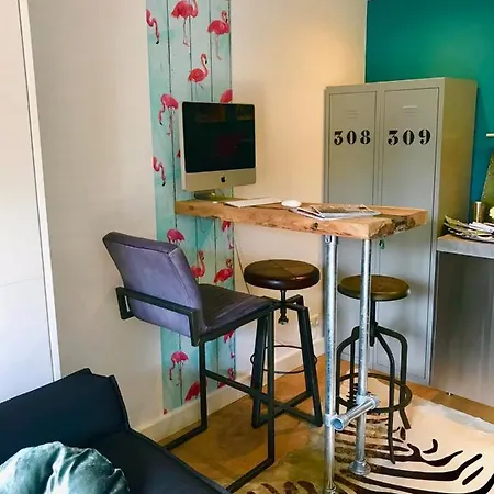 Boutique Hide & Seek, Bed & Beach Haag
