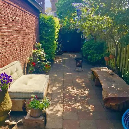 Boutique Hide & Seek, Bed & Beach Bed & Breakfast Haag